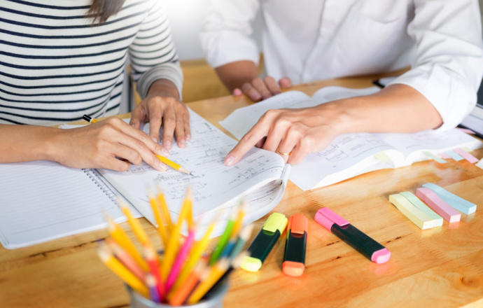 Tutor Tesi Triennale: Perché Sempre Più Studenti Scelgono un Supporto Specializzato 1 Tutor Tesi Triennale: Perché Sempre Più Studenti Scelgono un Supporto Specializzato