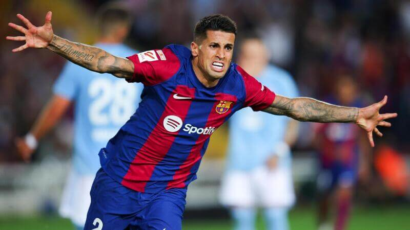 Join Cà Khịa TV in finding the best right-back currently. 2 25